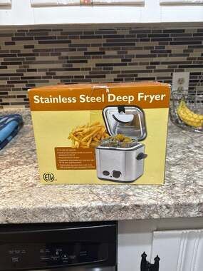 Eco+Chef 1.2 Liter Stainless Steel Deep Fryer with Basket and View Window